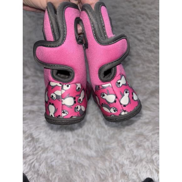 Bogs Toddler Girl Sz. 5 “ Penguins” Pink Waterproof Boots. Fantastic Pair - Picture 10 of 12
